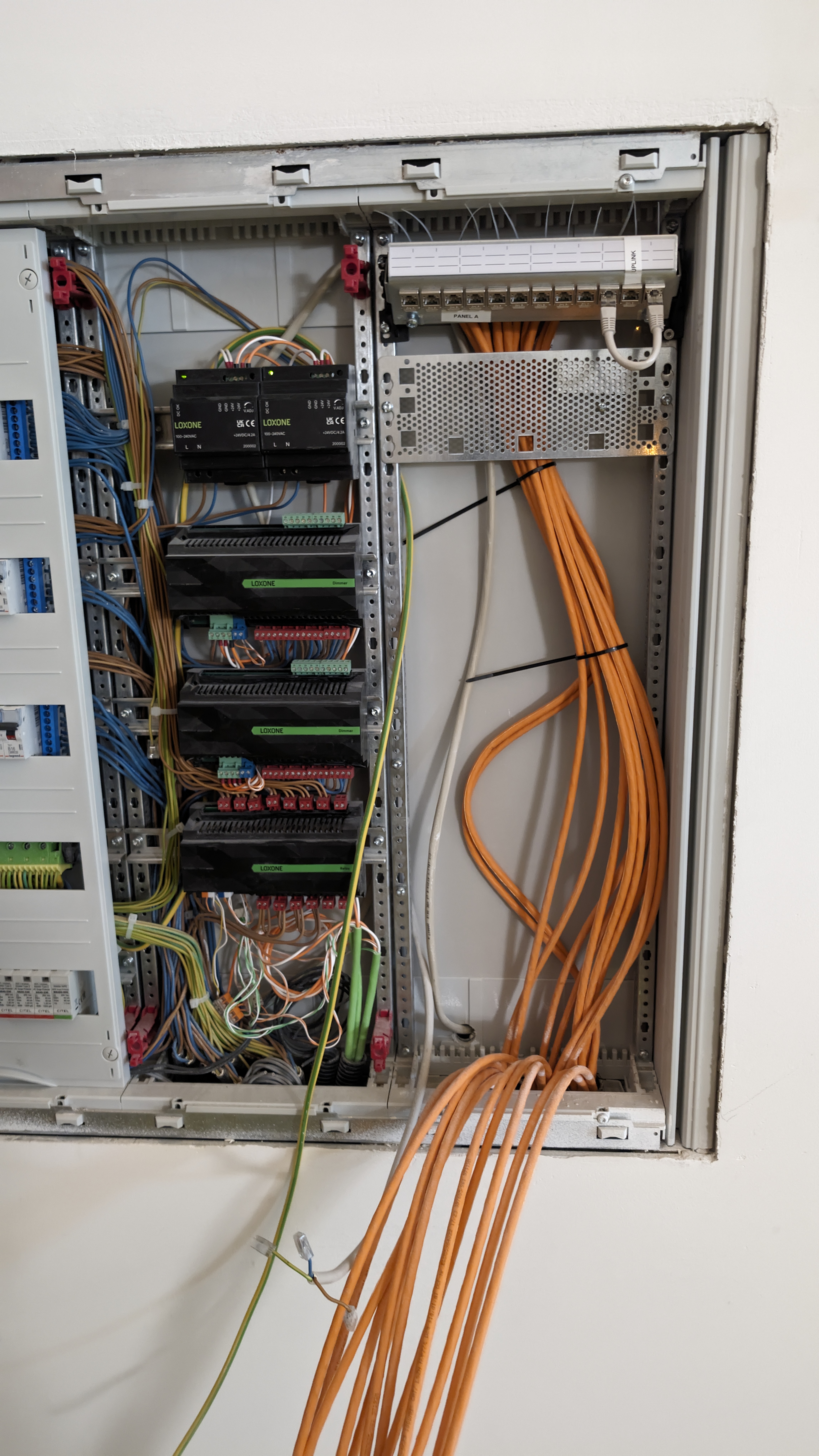 Netzwerkschrank OG — Ausgangszustand